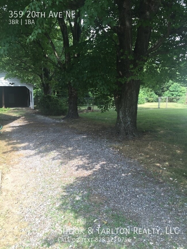 Building Photo - Single Family Home Near downtown Hickory