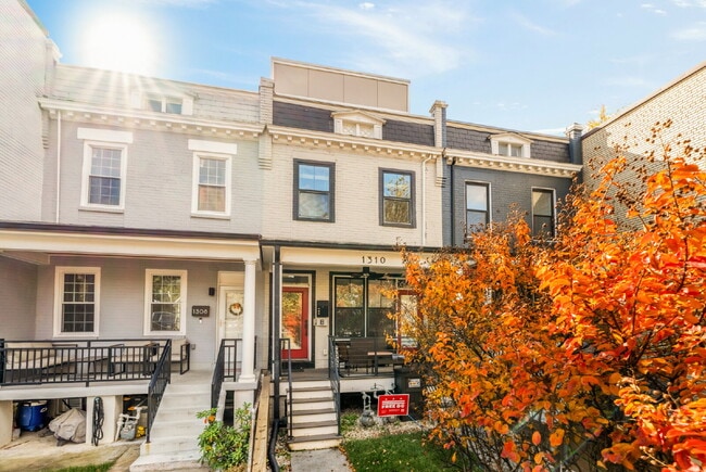 Penthouse 2BR/2.5BA with 3 Private Outdoor... - Penthouse 2BR/2.5BA with 3 Private Outdoor...