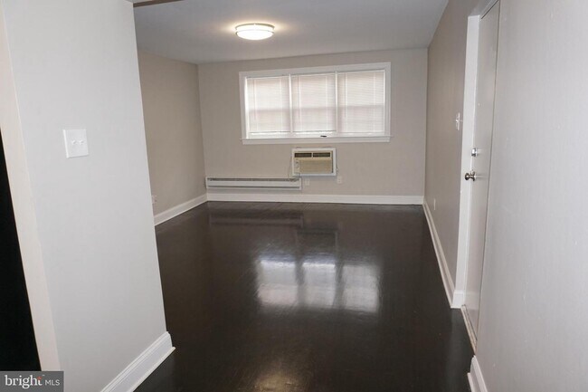 Foto del edificio - 210 Trinity Ave
