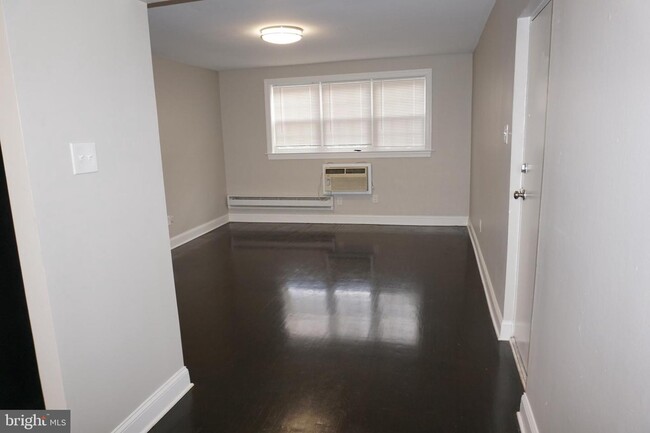 Building Photo - 210 Trinity Ave