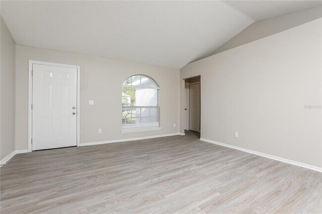 Foto del edificio - 6250 Kaieteur Ln