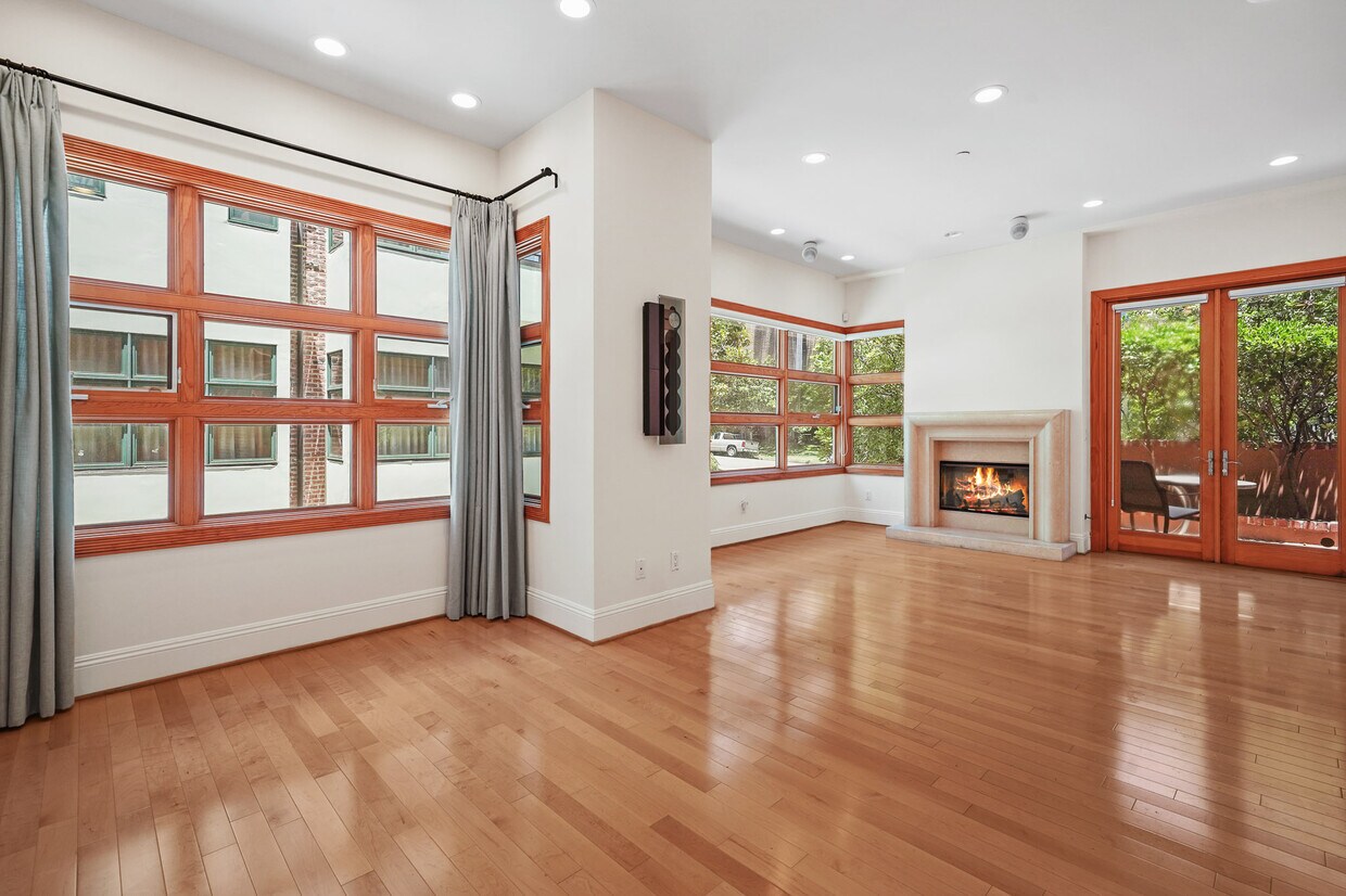 Primary Photo - 2323 S Beverly Glen Blvd