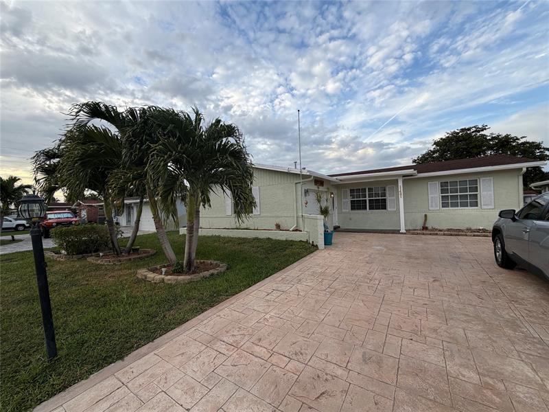 Foto principal - 11461 NW 31st Pl