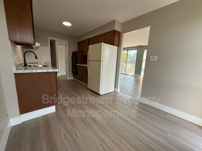 Foto del edificio - 2230 S Patterson Blvd