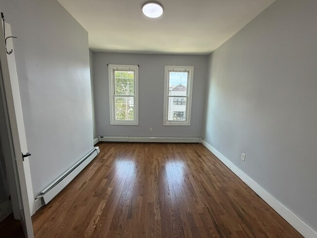 164 Delaware Ave 3R - 166 Delaware Ave
