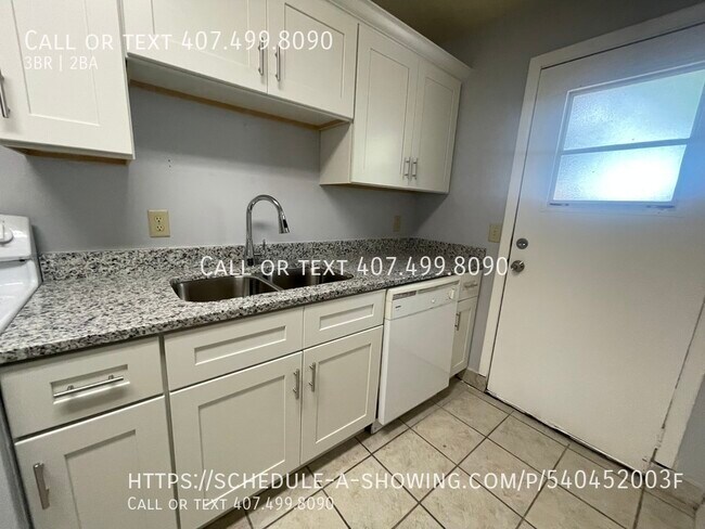 Foto del edificio - 220 Cherokee Court - 116 | $1395| 3 beds, ...