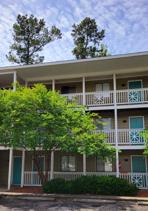 Foto principal - Seahawk Square - MOVE IN NOW! 1BD/1BA