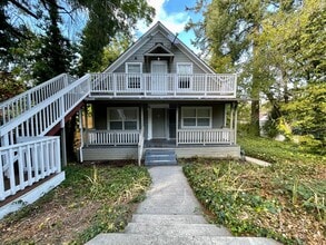 Building Photo - 132 Race St