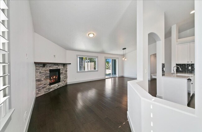 Building Photo - Warm & Welcoming Kuna Rental