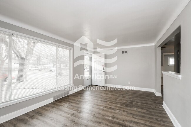 Foto del edificio - 8520 Jacklin Ave