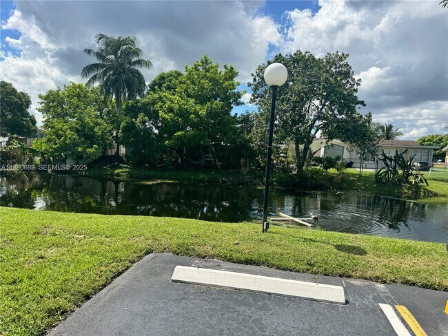 Foto del edificio - 4141 NW 44th Ave