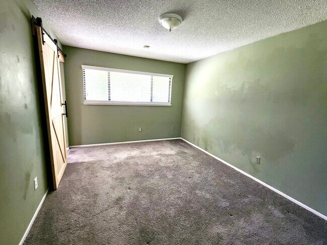 Building Photo - 43757 Albeck Ave