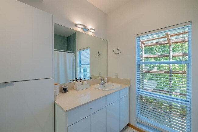 Foto del edificio - 2801 Oak Crest Ave