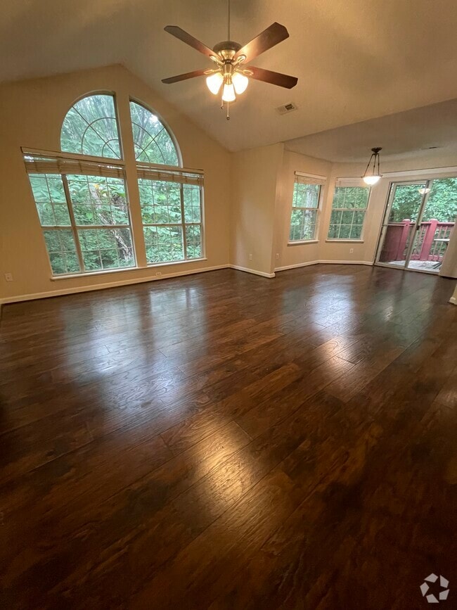 Building Photo - 909 Wentworth Ct