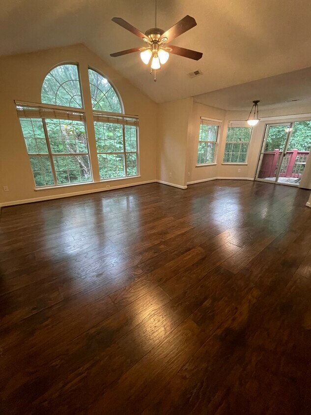 Primary Photo - 909 Wentworth Ct