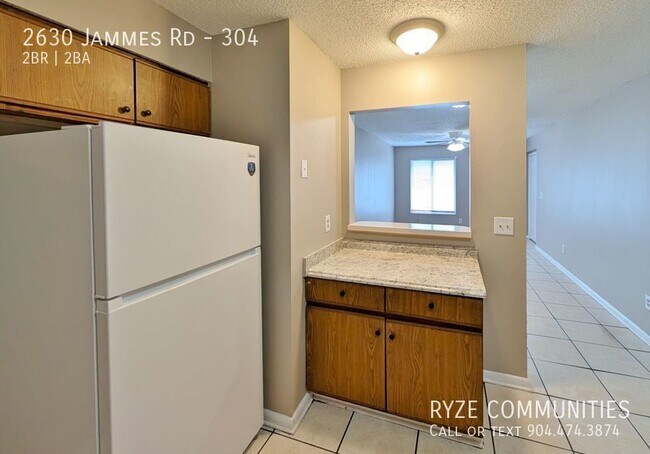 Building Photo - Updated Unit with CAC, 2 Full Baths, Laund...