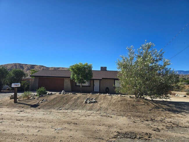 Foto del edificio - Remodeled Two Bedroom in Morongo Valley