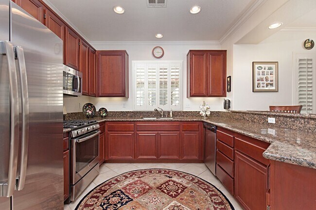 Building Photo - Highly Sought-After 3 Bed / 2.5 Bath Ranch...