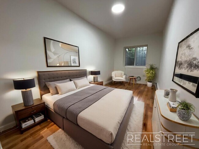 Foto del edificio - Massive 3BD/3BA Renovated Duplex with Home...