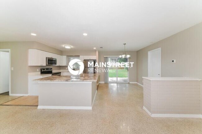 Foto del edificio - 3 Bedroom Pet-Friendly Home in ST PETERSBURG, FL with Main Street Renewal