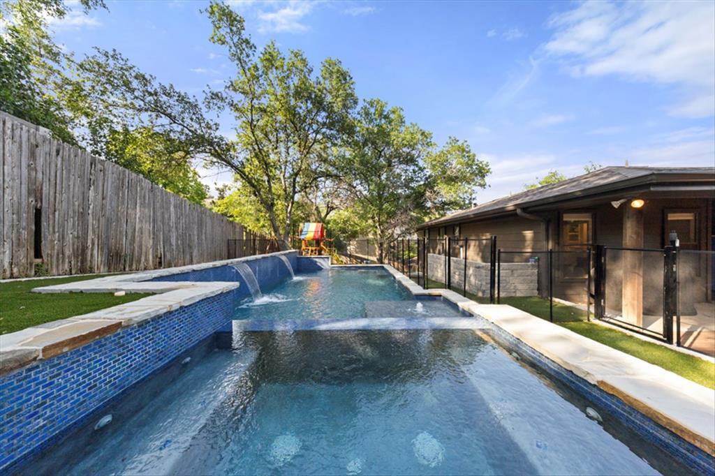 Foto principal - 6002 Mt Bonnell Rd