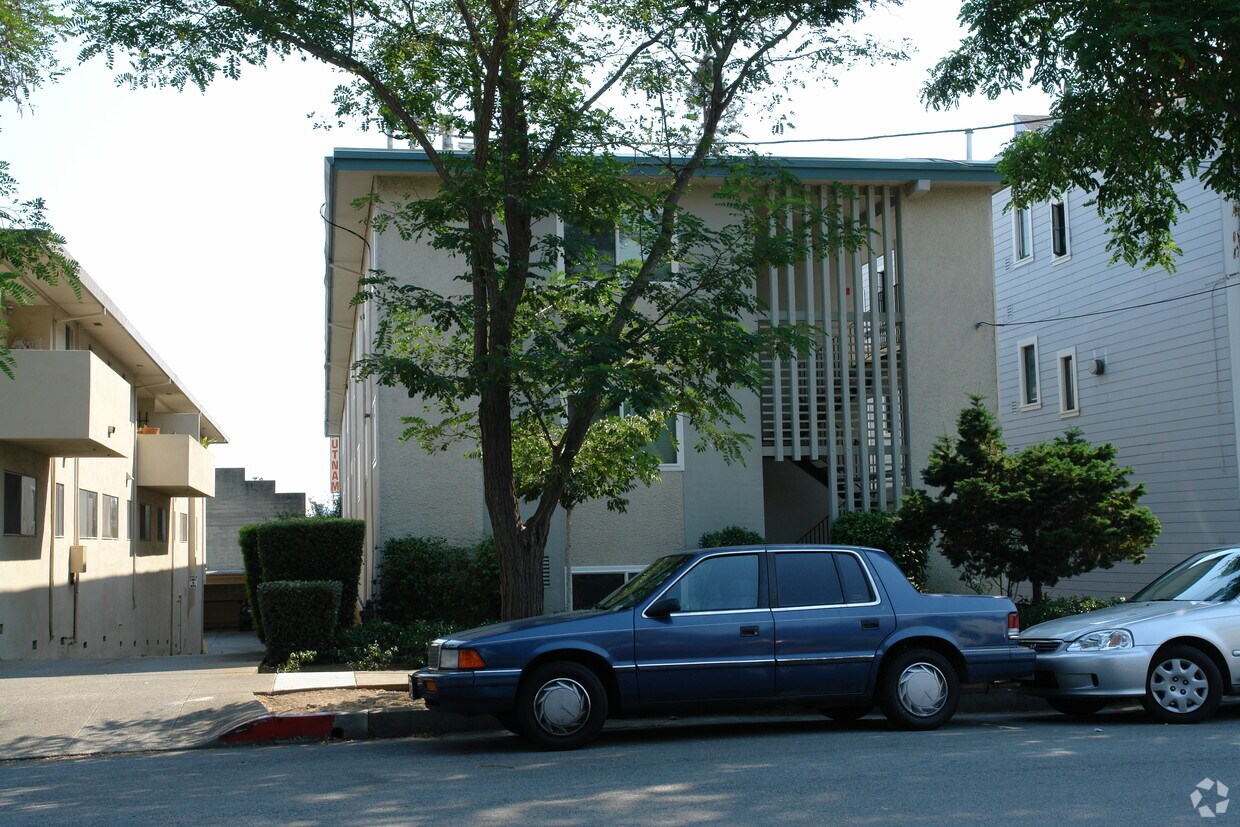 Building Photo - 22 Highland Ave