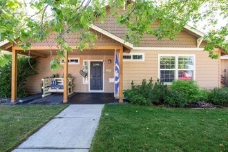 Building Photo - 713 NE Sandstone Ct