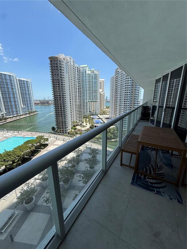 Building Photo - 495 Brickell Ave