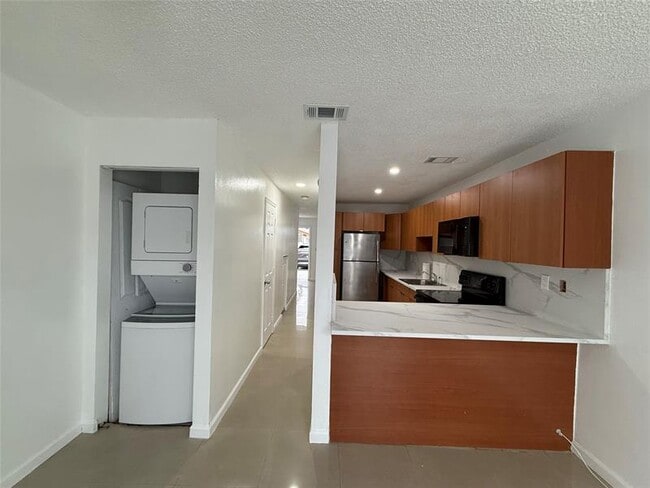 Foto del edificio - 550 SW 115th Ave