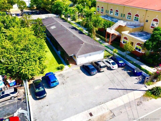 Foto del edificio - 7731 NW 2nd Ave