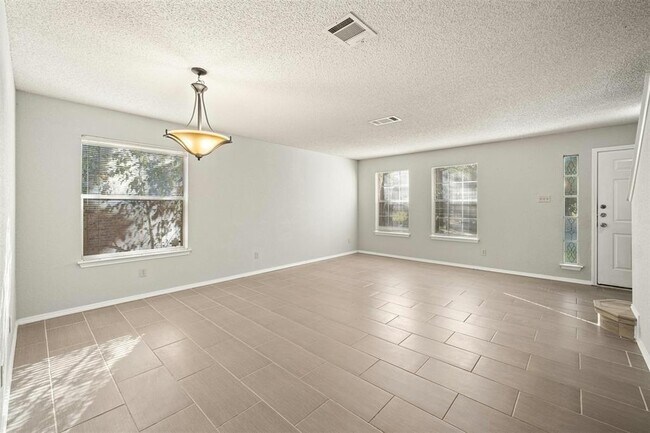 Foto del edificio - 11027 Watchful Fox Dr