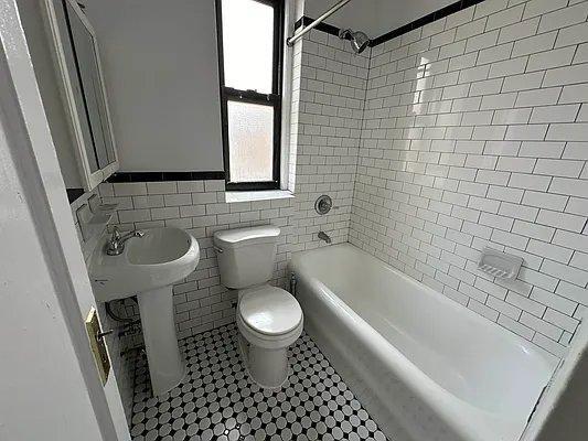 Building Photo - 2 bedroom in BRONX NY 10458