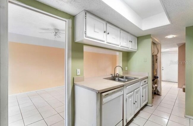 Building Photo - 5169 Tennis Ct Cir