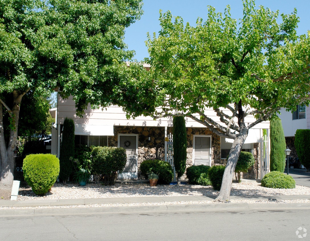 Building Photo - 2311 Maher Dr