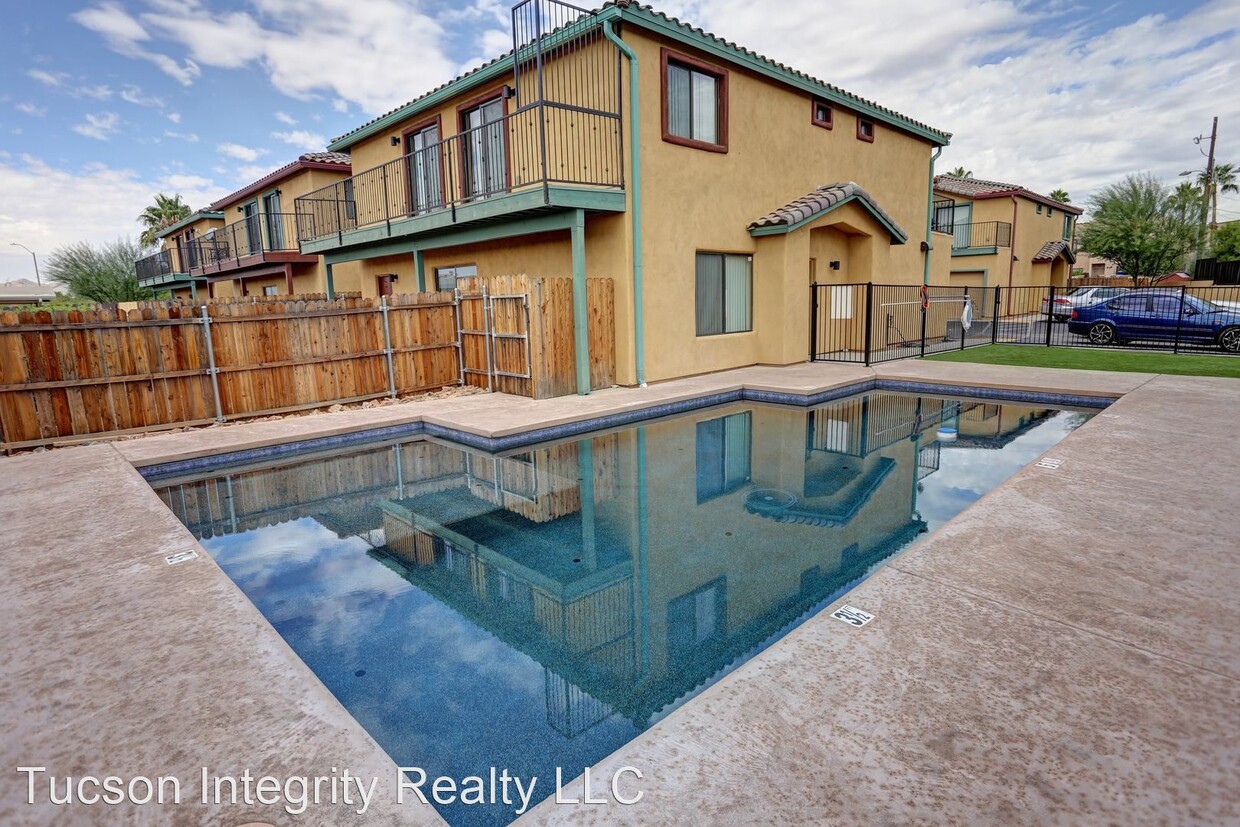 Primary Photo - 2110 N 1st Ave