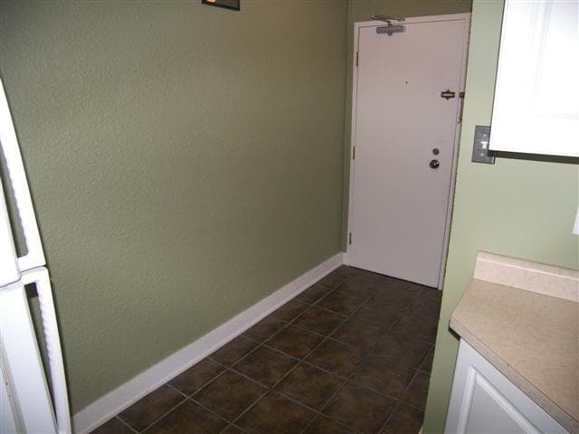 Building Photo - 5572 N Ridge Rd