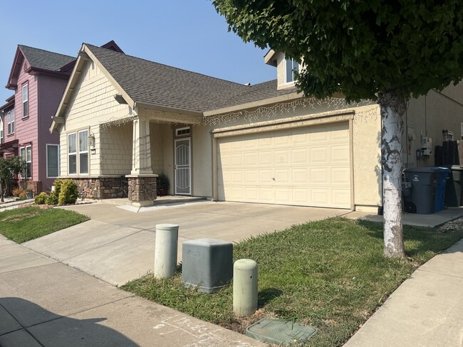 Building Photo - 172 Bristol Way