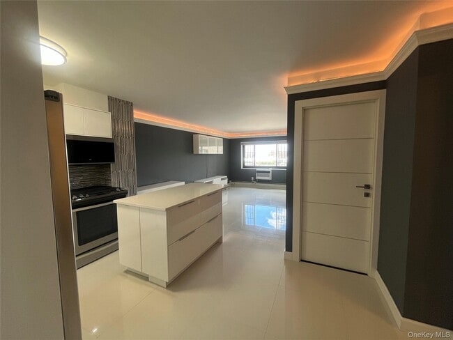 Foto del edificio - 666 Pelham Rd