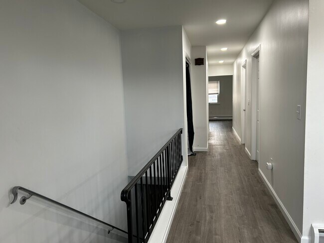 Building Photo - 737 E Fulton St