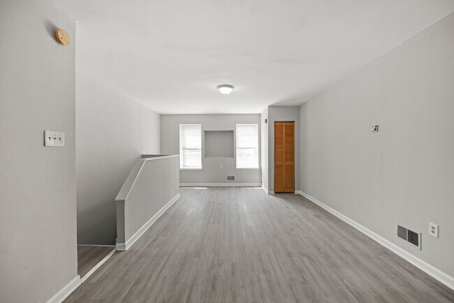 Foto del edificio - 4831 Longshore Ave