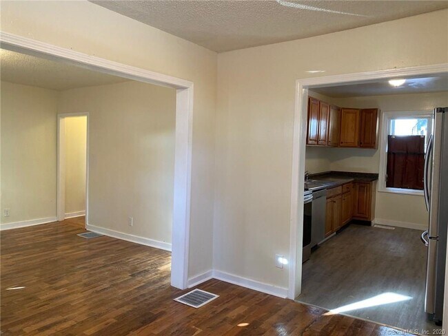 Foto del edificio - 186 N State St