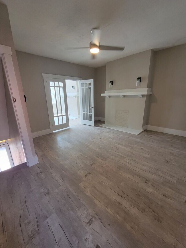 Building Photo - 1411 E Carson