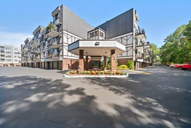 Building Photo - QZWINS