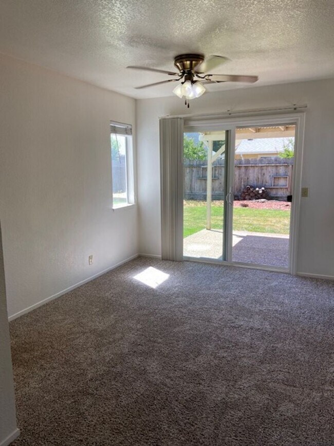 Building Photo - Two-story Style Home Located in Charming N...