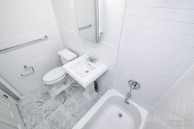 Building Photo - 234 E 84th St