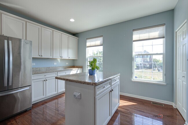 Building Photo - 231 Lionel Dr