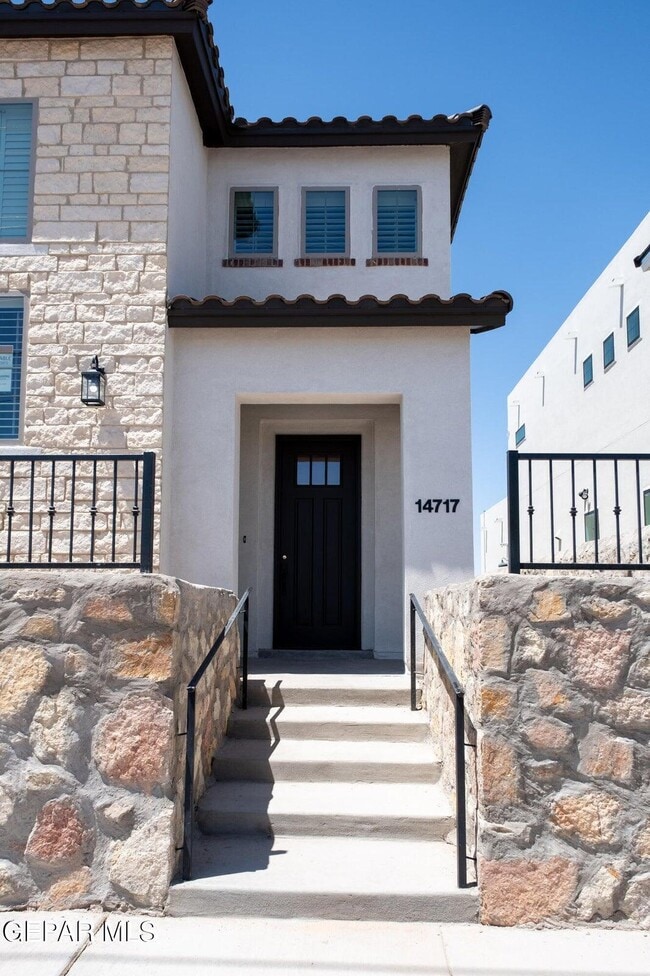 Foto del edificio - 14717 Pebble Hills Blvd