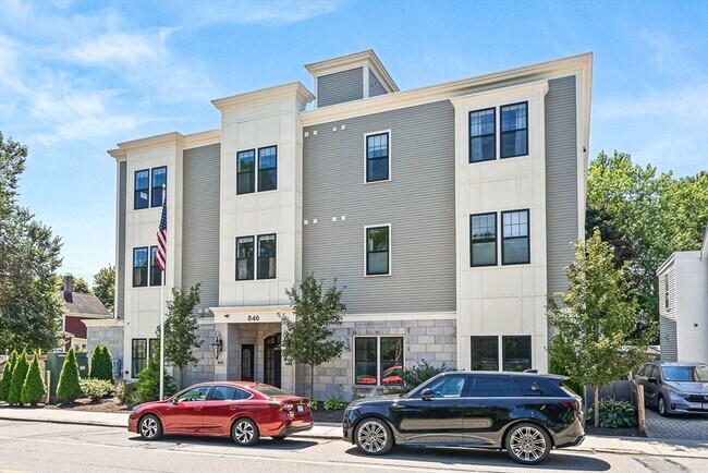 Building Photo - 846 Main St