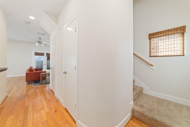 Building Photo - 826 E 40th St