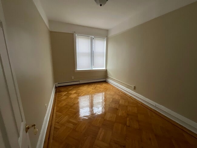 Building Photo - 256 Clendenny Ave